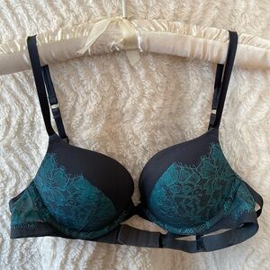 Beautiful underwire, lined push up bra